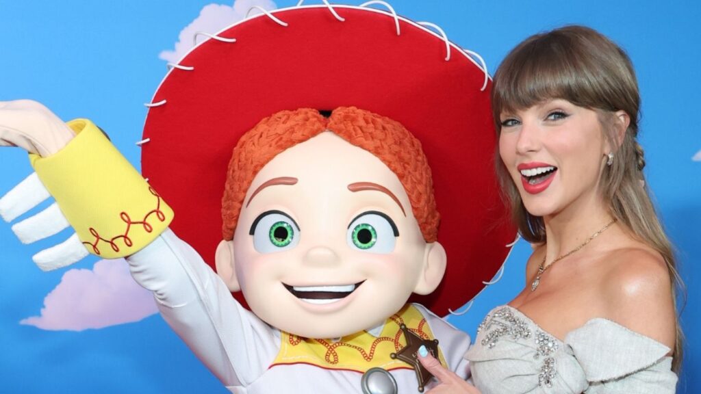 Taylor Swift faz história com Toy Story 5 e quebra recorde de décadas Taylor Swift faz história com Toy Story 5 e quebra recorde de décadas