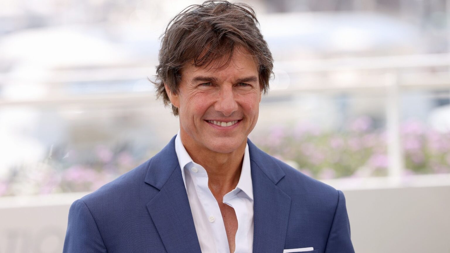 Digger | Tom Cruise surge irreconhecível em nova comédia do diretor de Birdman; veja o trailer